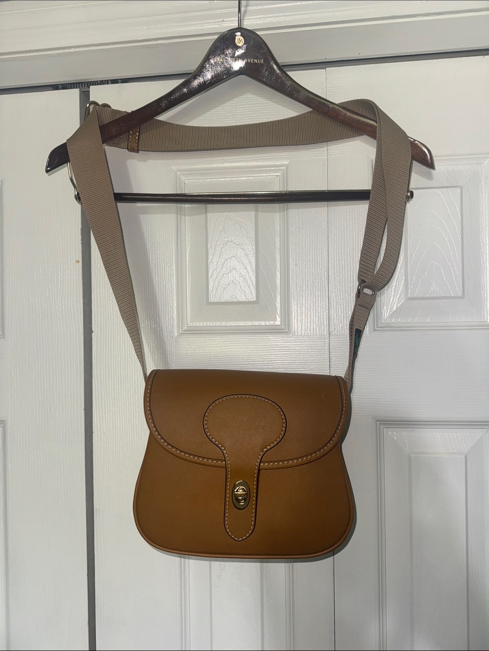 Dooney & Burke camel tan leather saddle, bag, CrossbodY LIKE NEW